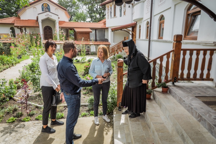 Фандъкова провери ремонта на пътя за Клисурския манастир Света Петка